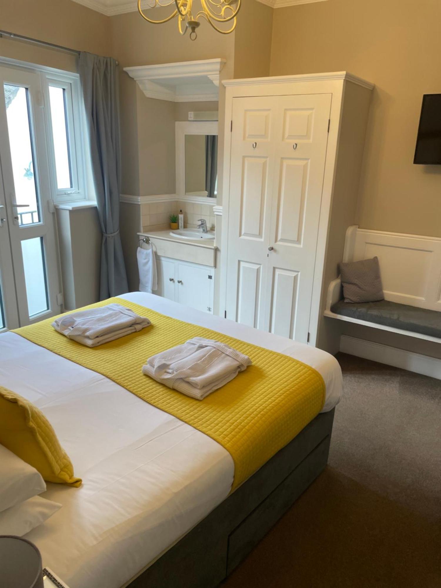 The Courtyard Guest House Great Yarmouth Exteriör bild