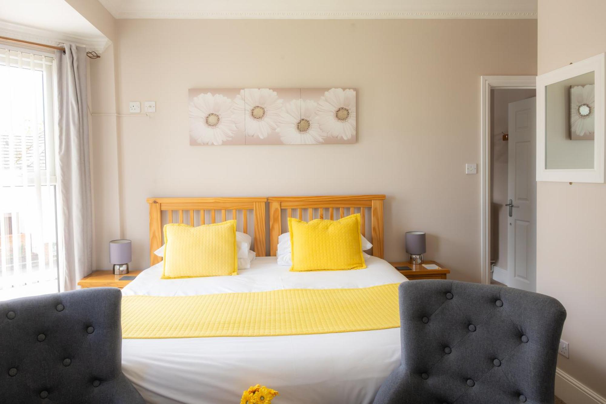 The Courtyard Guest House Great Yarmouth Exteriör bild