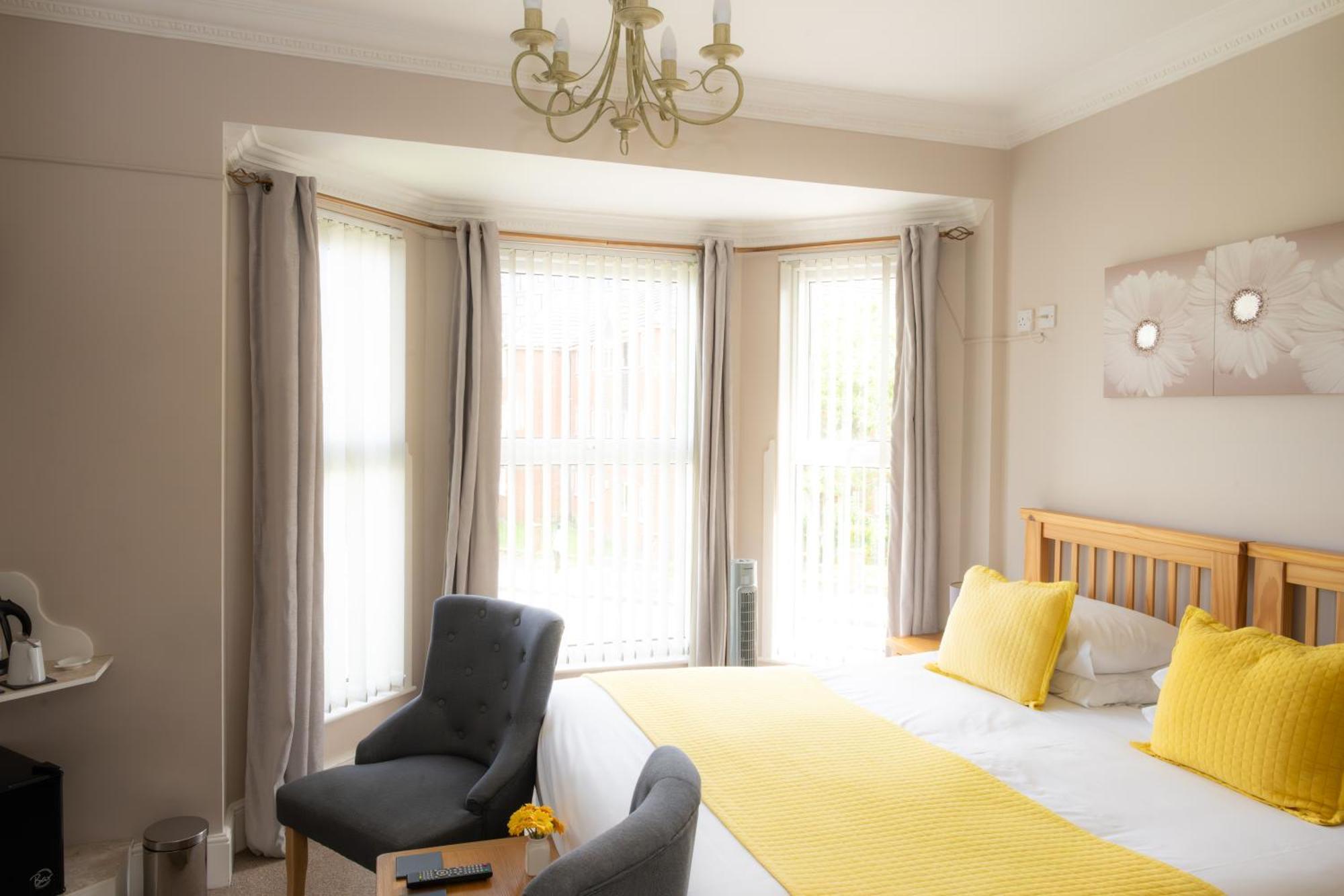 The Courtyard Guest House Great Yarmouth Exteriör bild