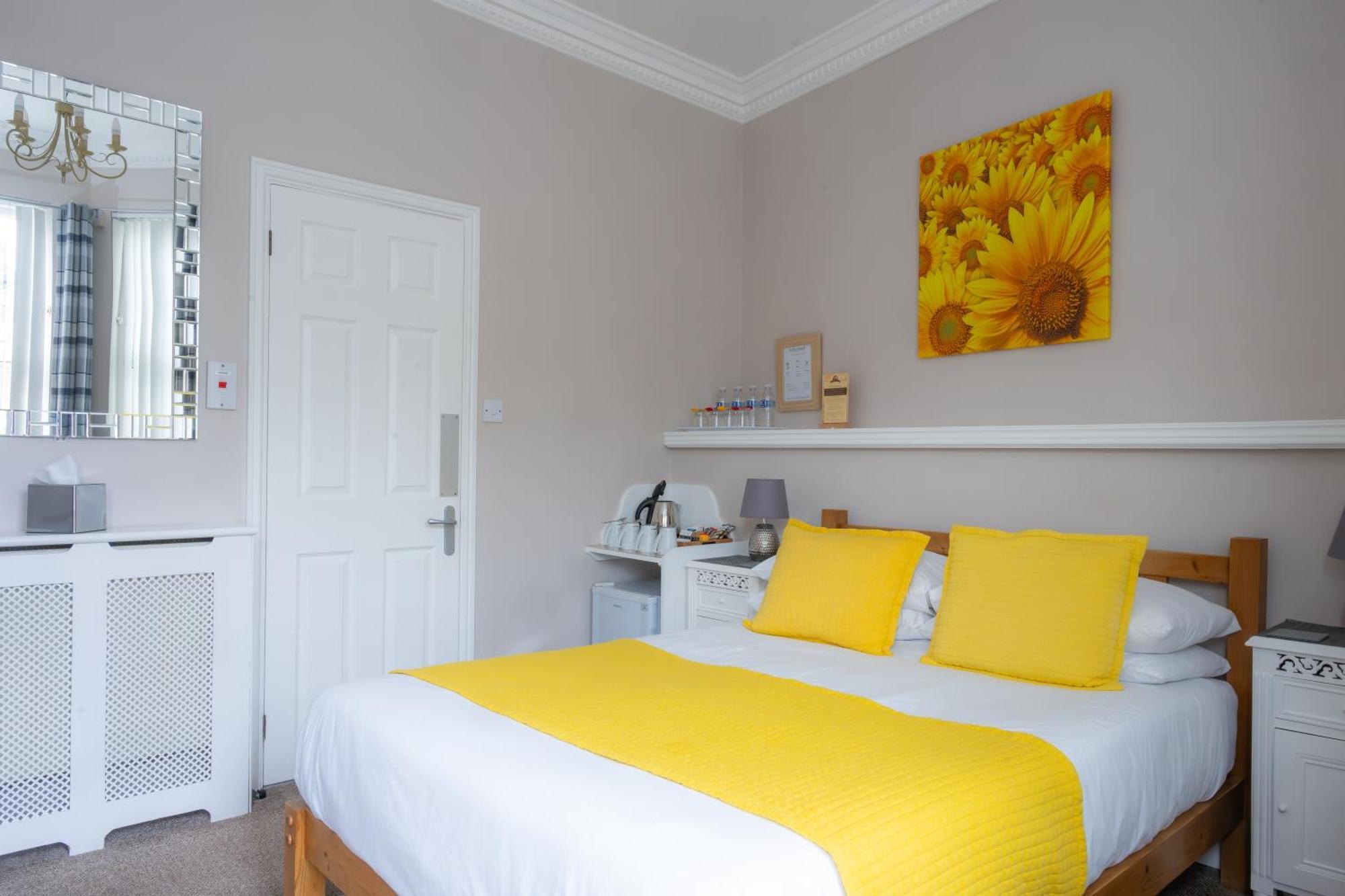 The Courtyard Guest House Great Yarmouth Exteriör bild