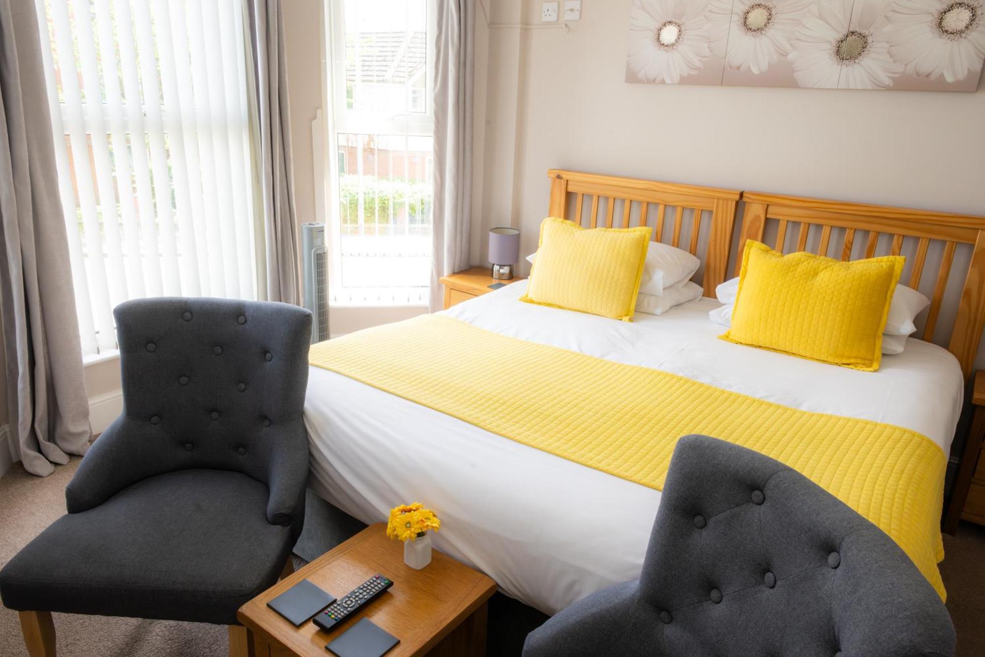 The Courtyard Guest House Great Yarmouth Exteriör bild