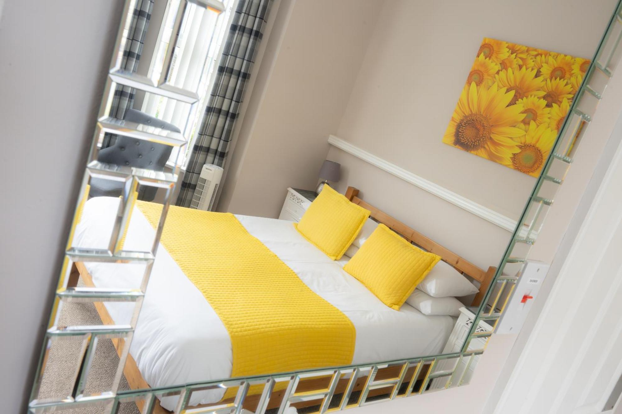 The Courtyard Guest House Great Yarmouth Exteriör bild