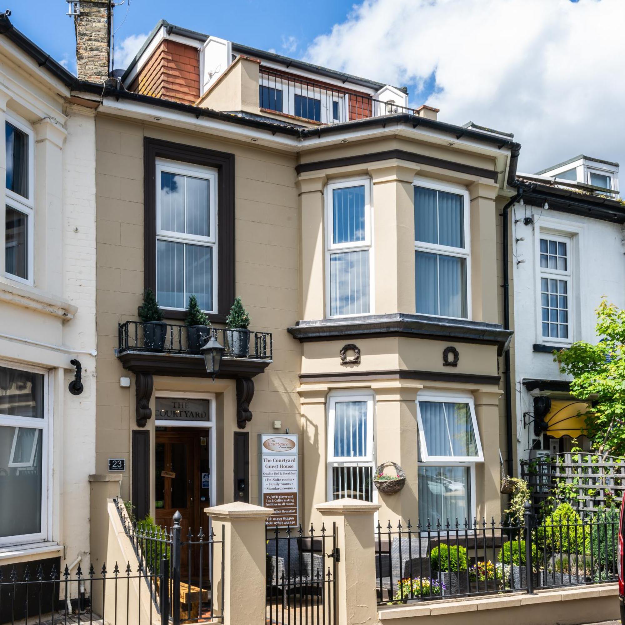 The Courtyard Guest House Great Yarmouth Exteriör bild