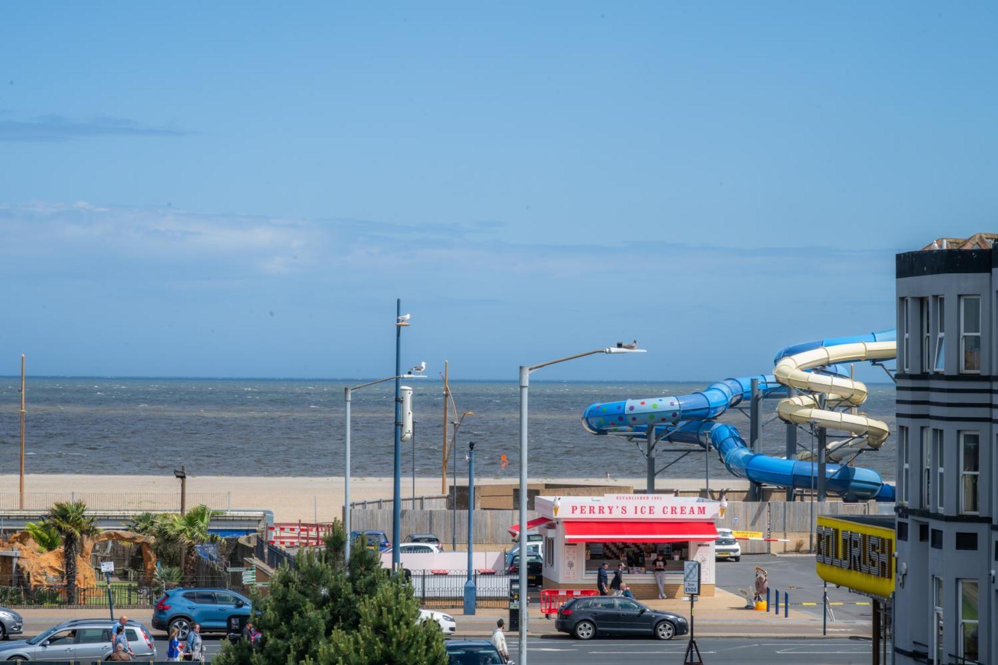 The Courtyard Guest House Great Yarmouth Exteriör bild