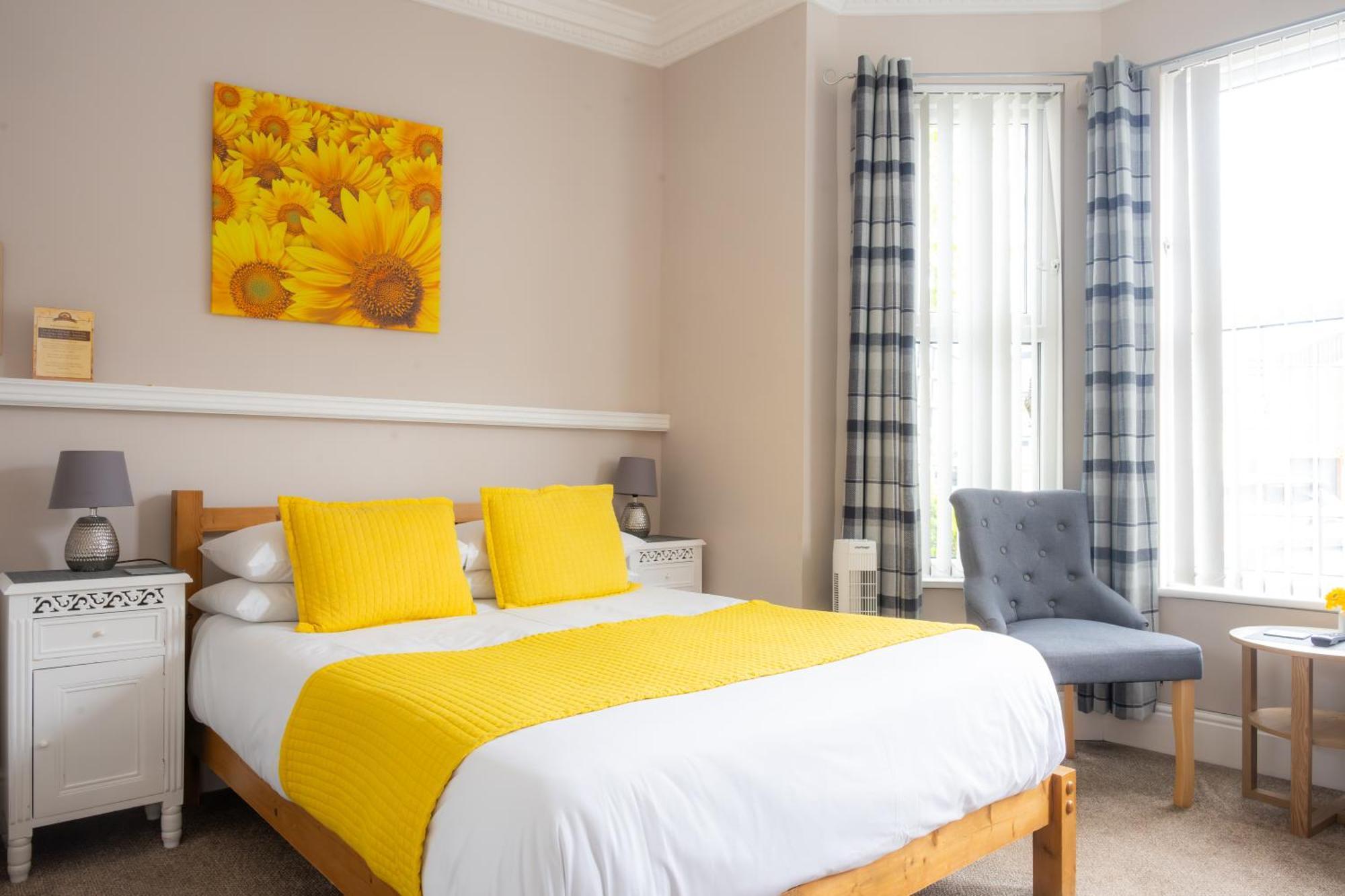 The Courtyard Guest House Great Yarmouth Exteriör bild