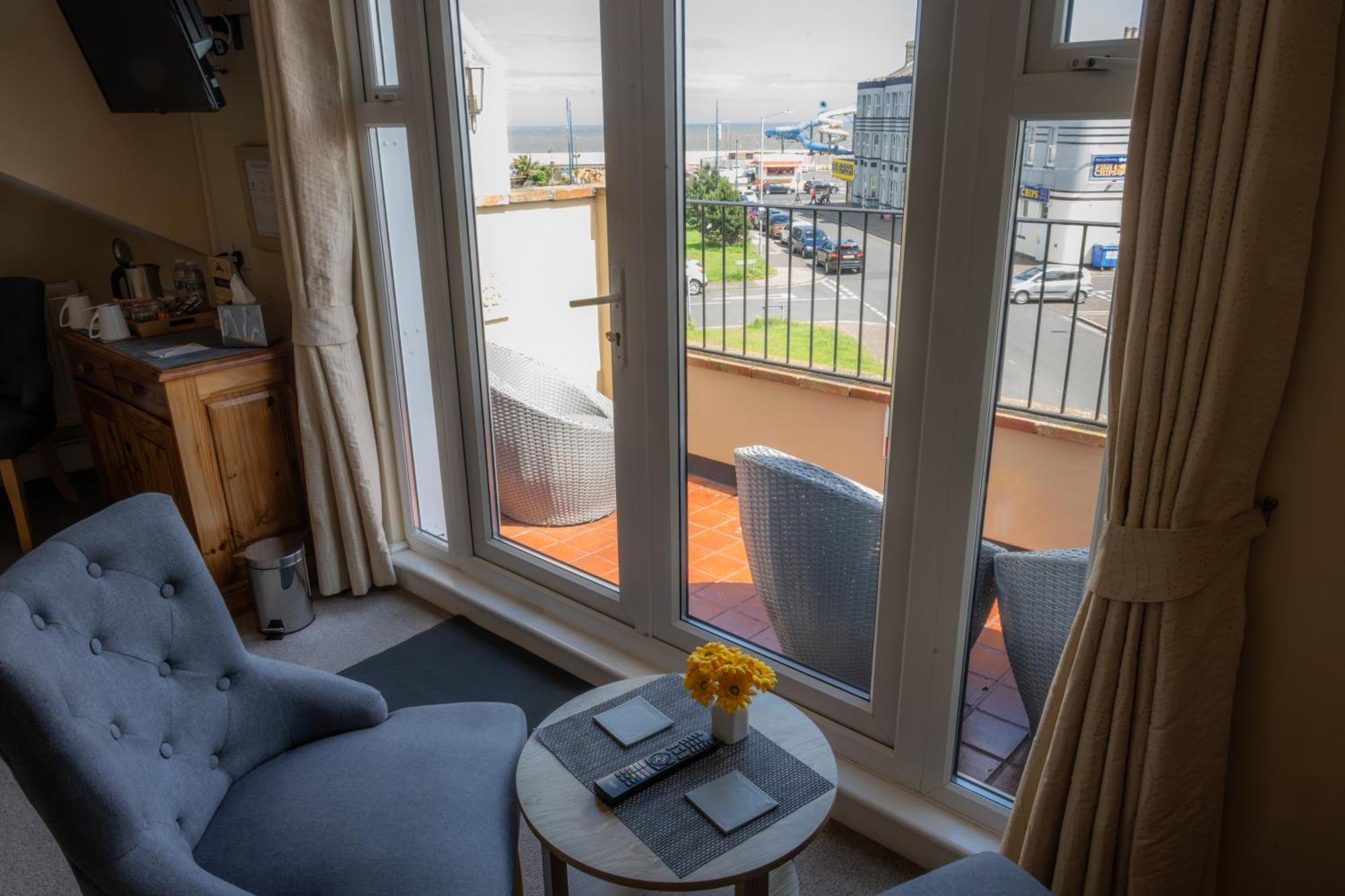 The Courtyard Guest House Great Yarmouth Exteriör bild
