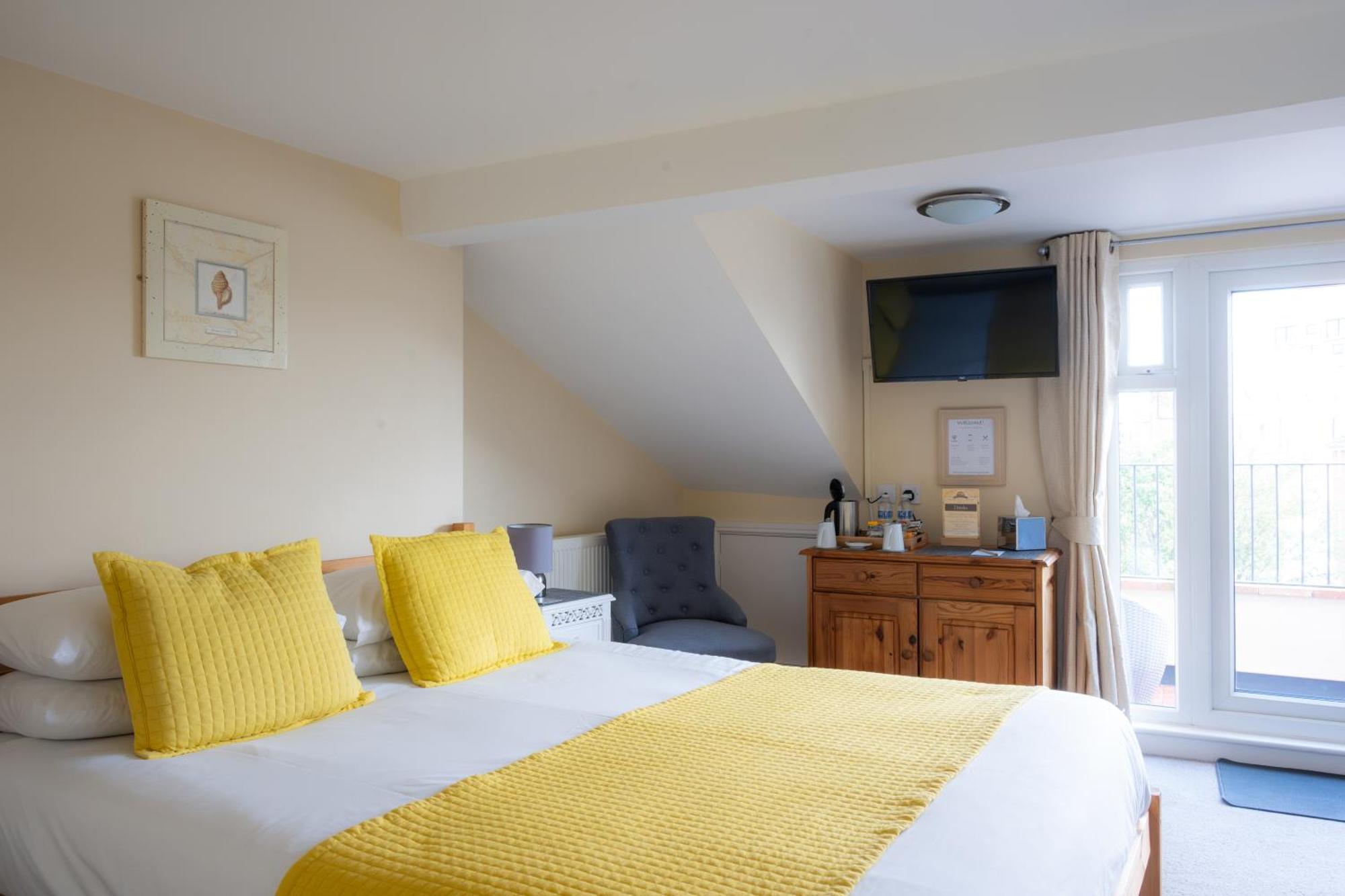 The Courtyard Guest House Great Yarmouth Exteriör bild
