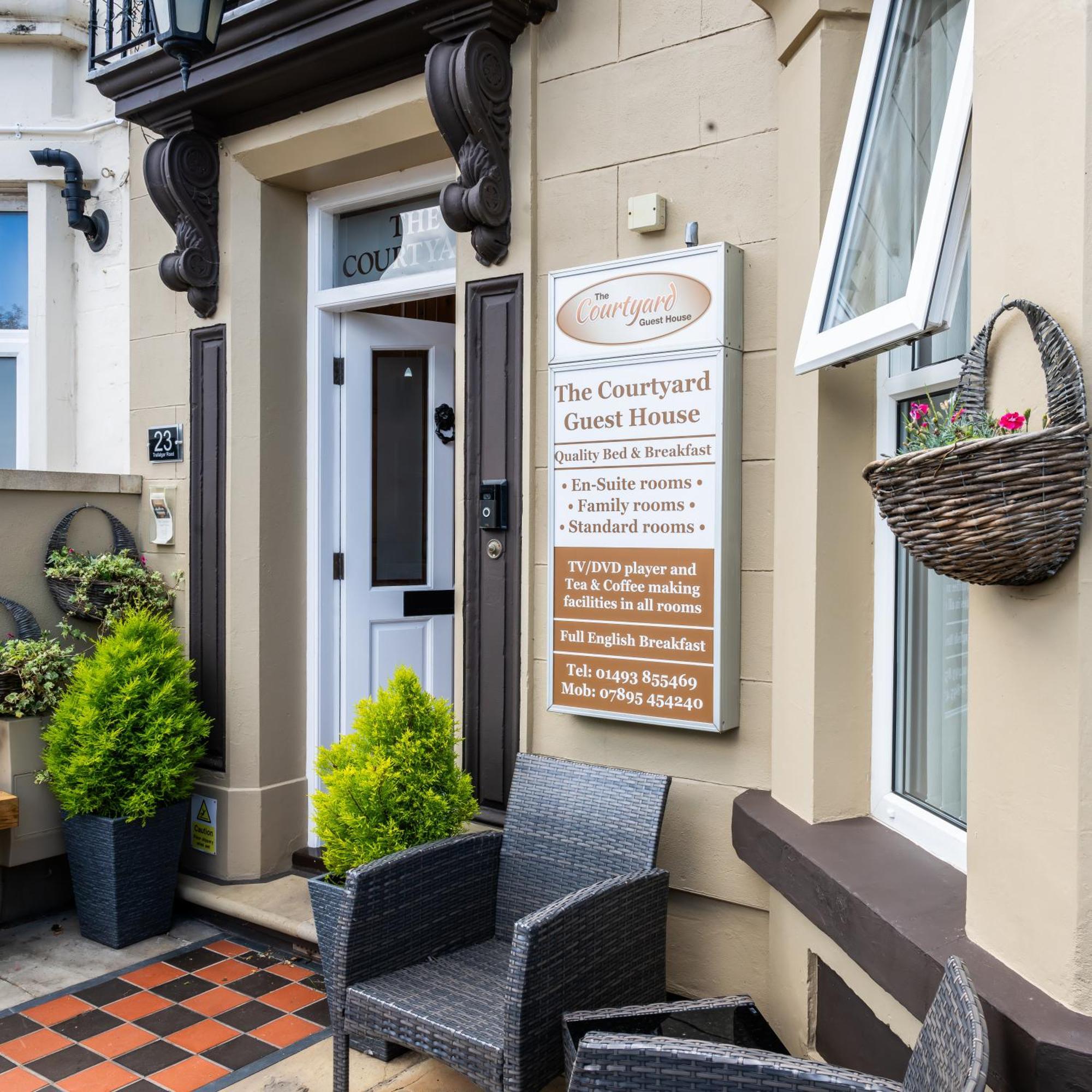 The Courtyard Guest House Great Yarmouth Exteriör bild